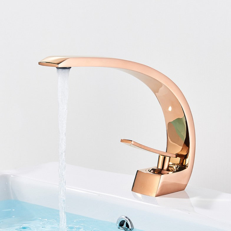 robinet-salle-de-bain-courbe-design