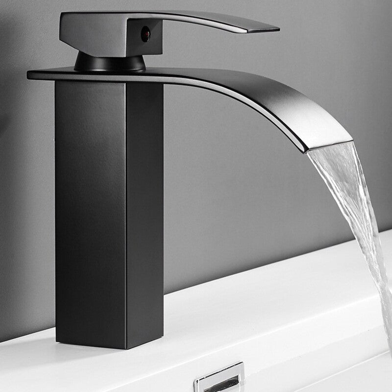robinet-salle-de-bain-cascade-noir-petit