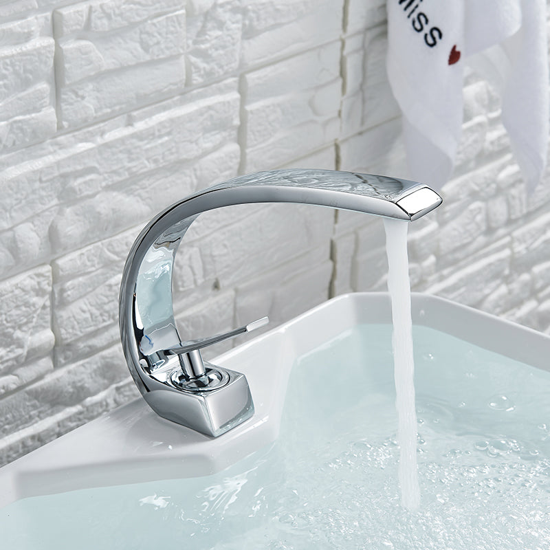 robinet-salle-de-bain-courbe